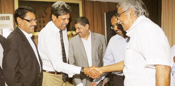 Kapil Dev meeting Sri Oomen Chandy, CM, Kerala
