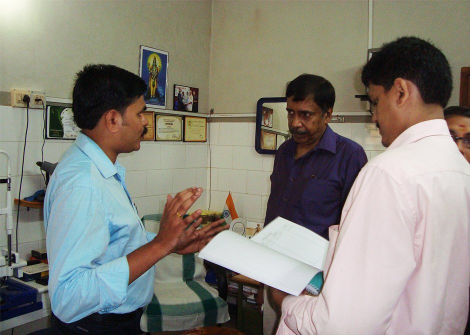 Dr.D.Ramanathan, MD of Sitaram Pharma at the Itoozhi Nethrachikithsalayam