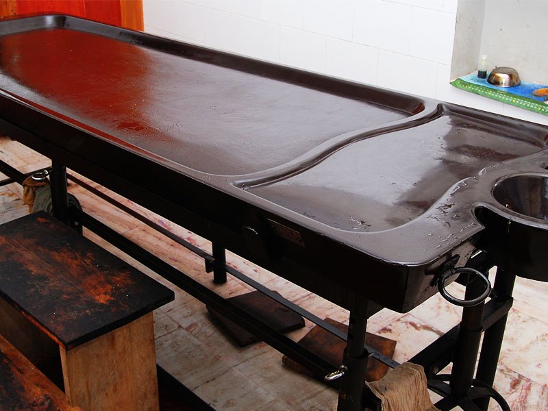 The traditional wooden tub-table for Pizhichil in Panchakarma at Itoozh Ayurveda